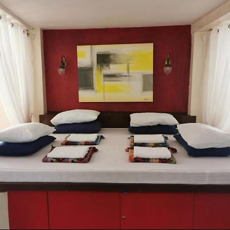 Casa Conchita Bed & Breakfast Taal ภายนอก รูปภาพ